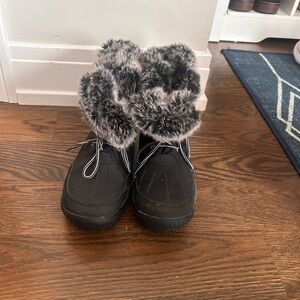 BearPaw Black Winter Boots with Faux Fur Trim